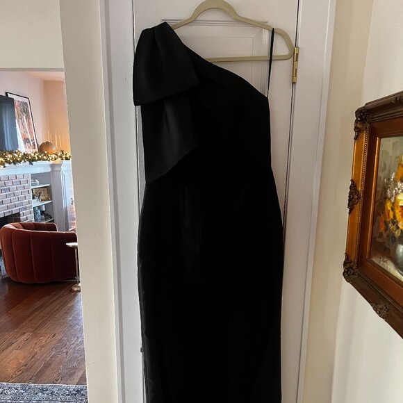 Alfred Sung Bow Detail One-Shoulder Satin Twill Column Gown - Size 8 - Picture 2 of 3